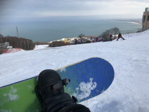 Snowboarding at Onze Snow Cruise Photo: Rhema Baquero